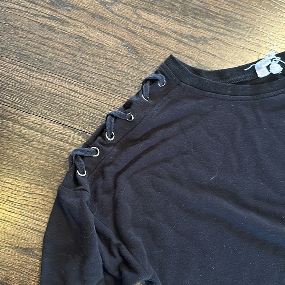 Cable and Gauge Black Long Sleeve T Shirt Large L Cut Out Shoulders EUC soft - Picture 2 of 8